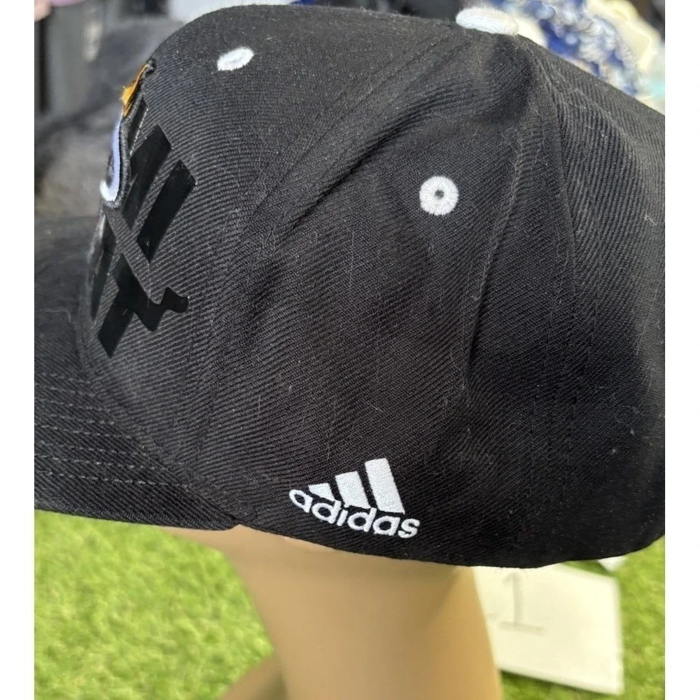 Mitchell & Ness some discoloration
